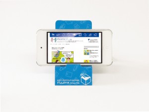 紙製スマホスタンド使用イメージ