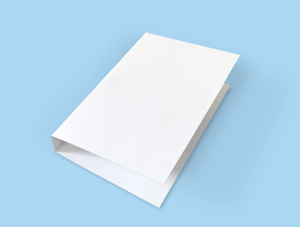 ミニボトルやミニチューブの試供品が挟める、サンプル配布用パッケージ台紙(とじたところ)